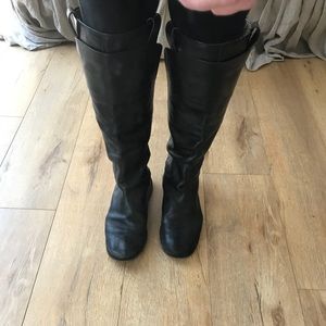 Loved Frye boots. Melissa.